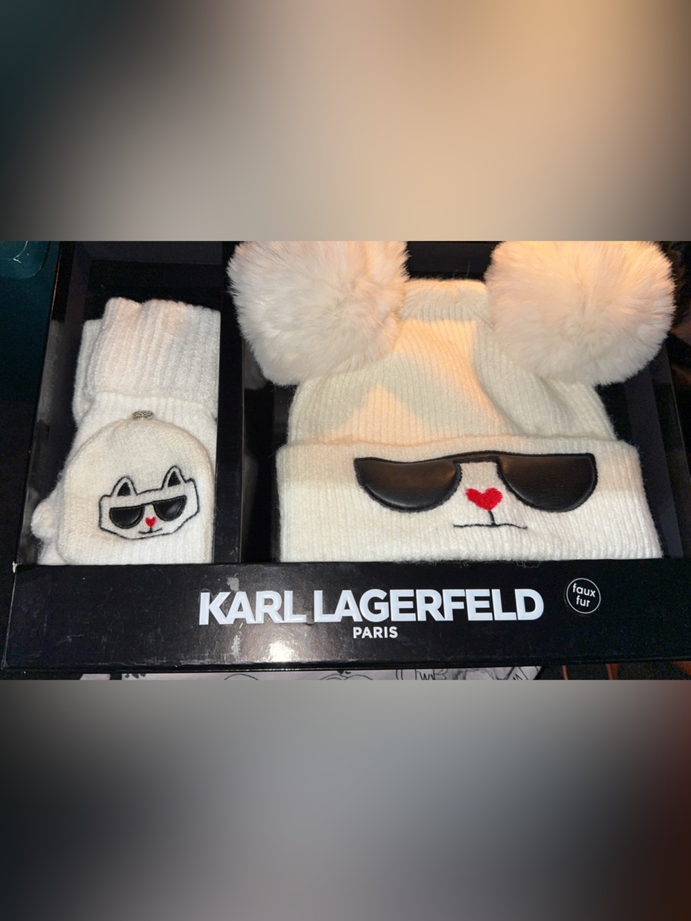 NWT $98 Karl Lagerfeld Designer White Fingerless
Gloves & Hat with Cat Design
